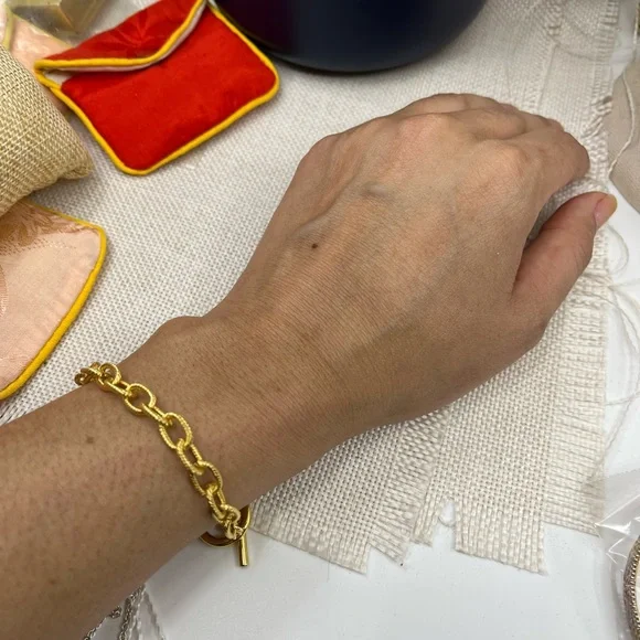 Vintage Chunky Gold Toggle Bracelet – Bold 80s/90s Statement Piece - Picture 4 of 13